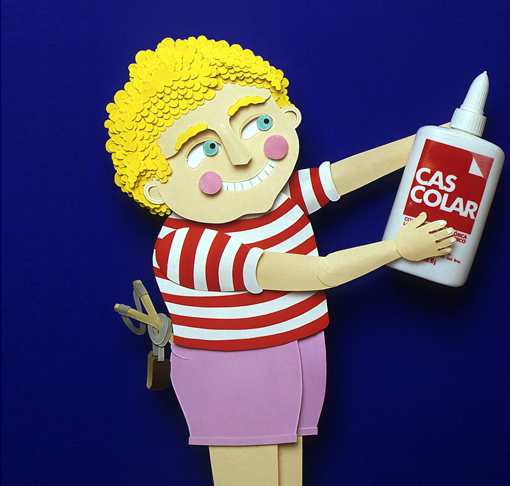 Escultura en papel de un tubo de pegamento