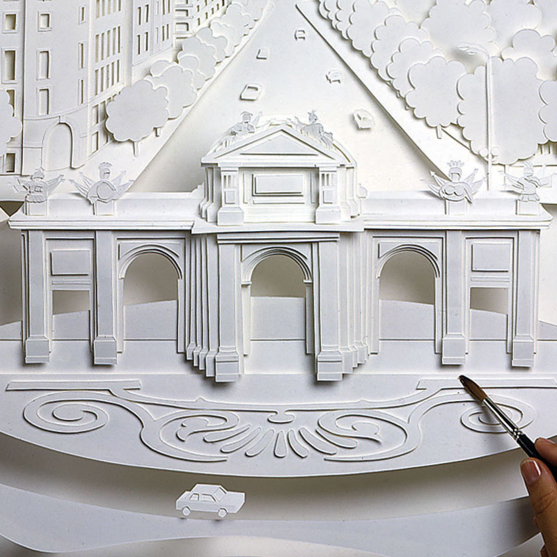 Escultura en papel de la Puerta de Alcalá